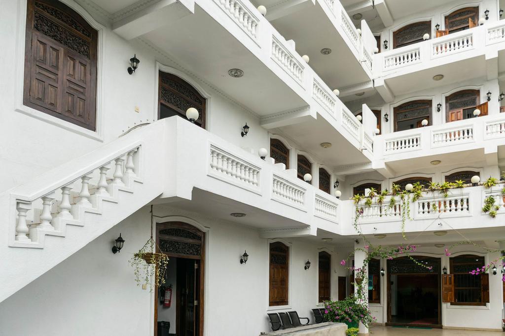 Dew Grand Regency Apartment Bataduwa Екстериор снимка