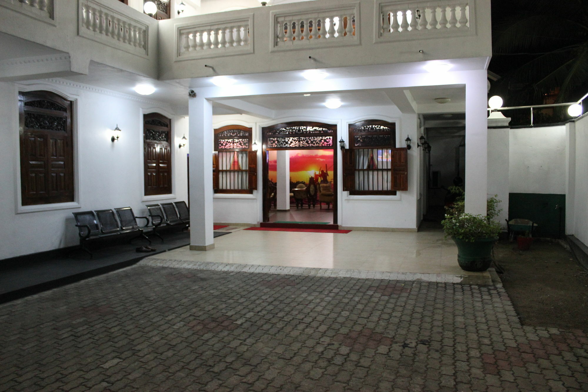 Dew Grand Regency Apartment Bataduwa Екстериор снимка